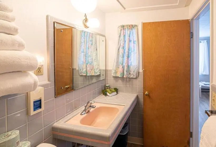 スーペリアの４人部屋, Star Gate Motel