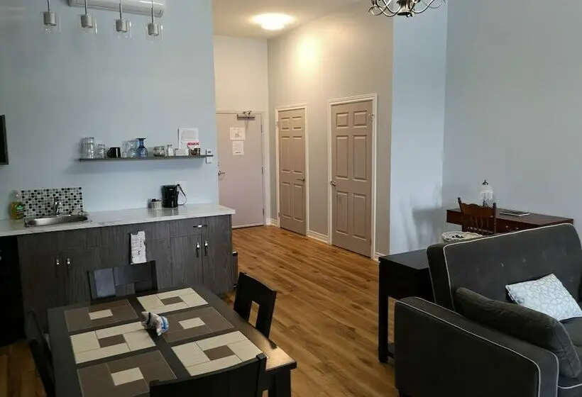 スーペリアスタジオ, Canalside Restaurant, Inn & Kitchen Store