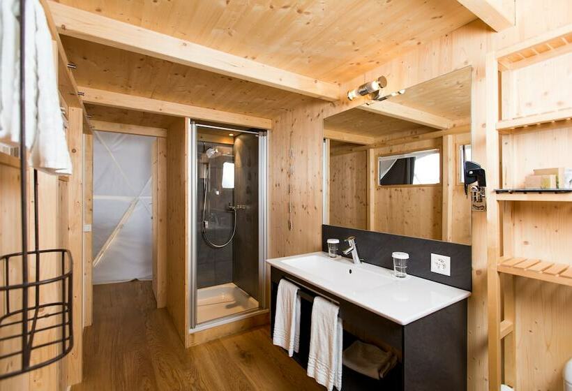 带山景的复式房间, Whitepod