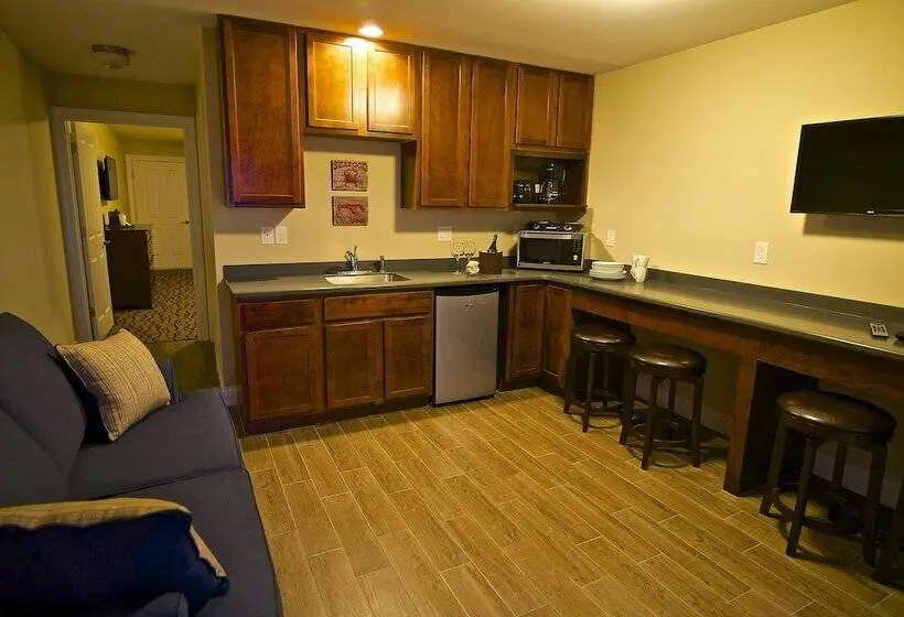 クイーンサイズベッドのスイートルーム, The Pelham Resort Motel