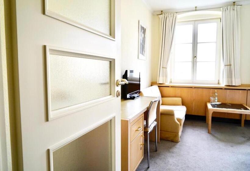 غرفة قياسية فردية, Alte Post