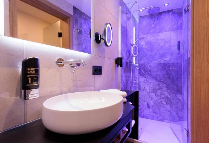 스탠다드 싱글 룸, Am Paulusbogen