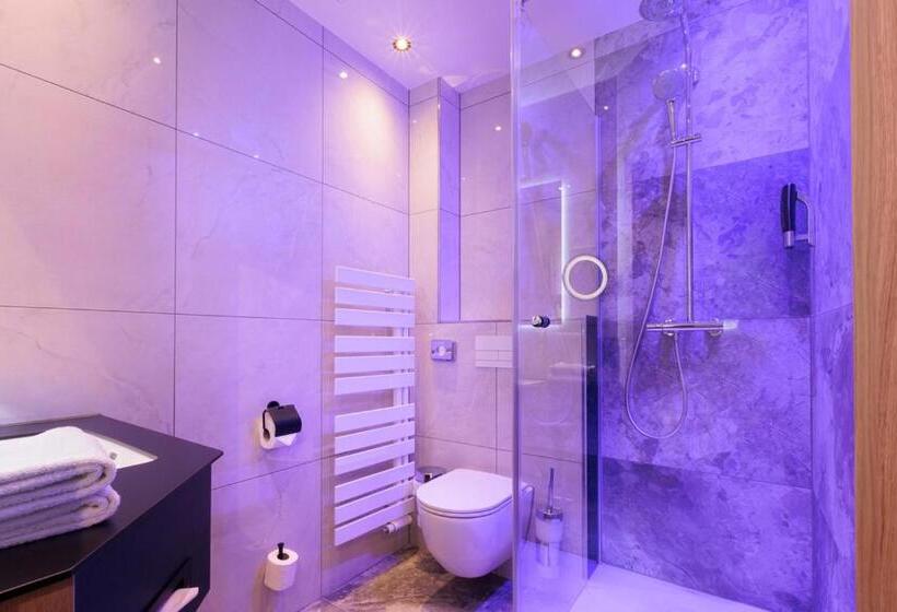 수피리어 룸, Am Paulusbogen