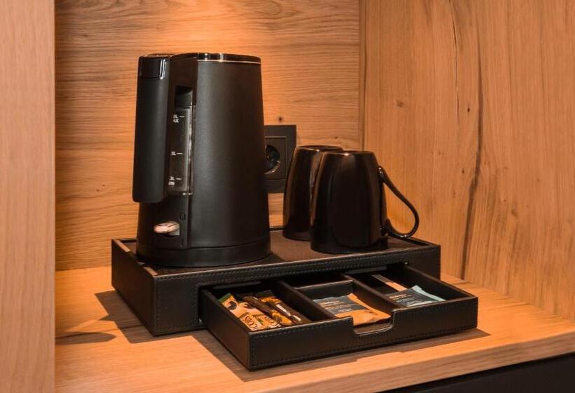 스탠다드 룸, Am Paulusbogen