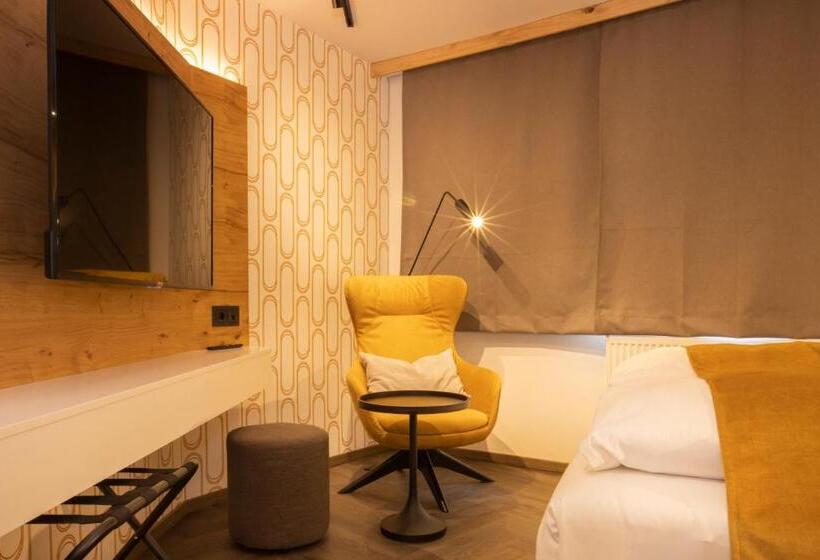 이코노미 룸, Am Paulusbogen