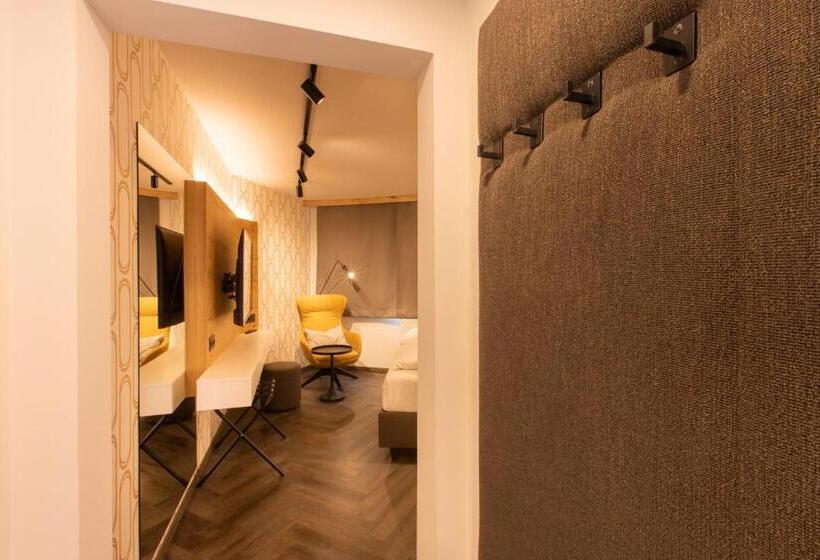 이코노미 룸, Am Paulusbogen