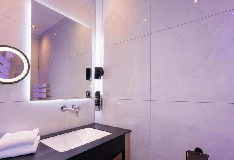 이코노미 룸, Am Paulusbogen