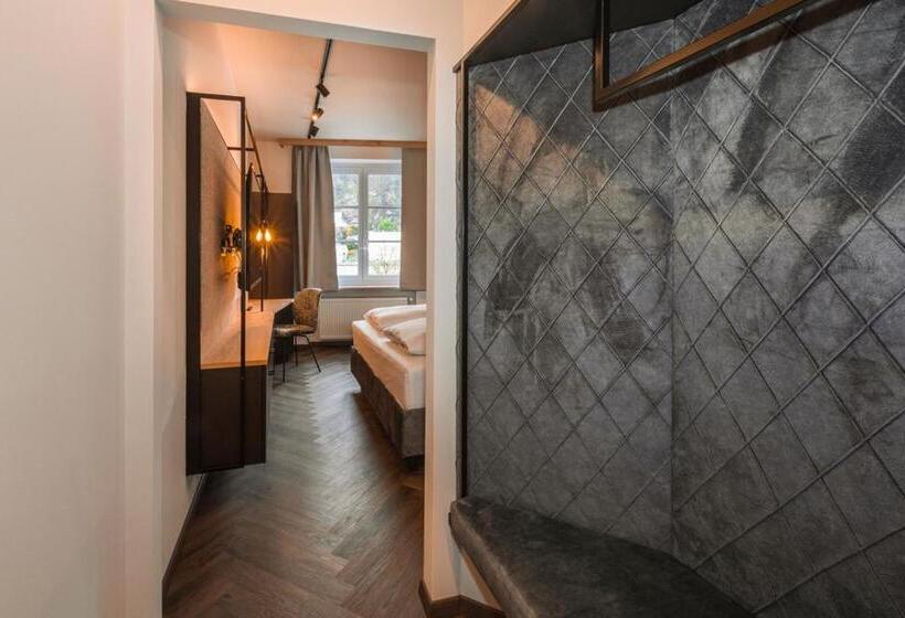 수피리어 룸, Am Paulusbogen