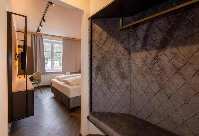 수피리어 룸, Am Paulusbogen