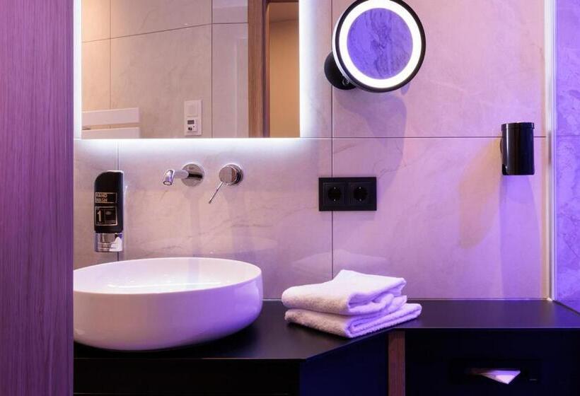 이코노미 룸, Am Paulusbogen