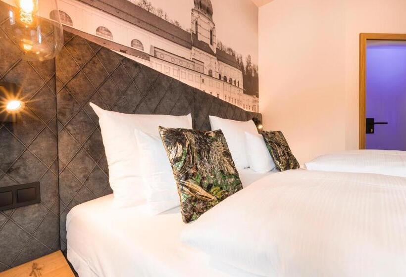 수피리어 룸, Am Paulusbogen