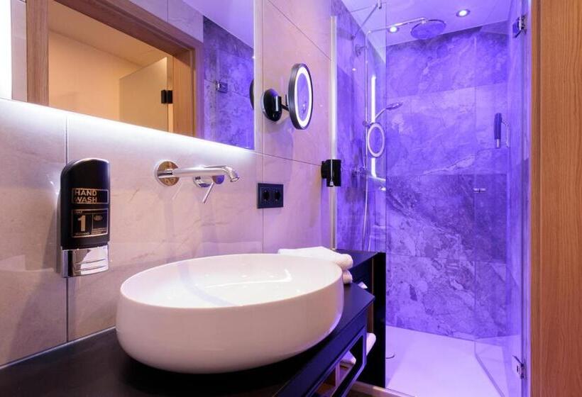 스탠다드 룸, Am Paulusbogen