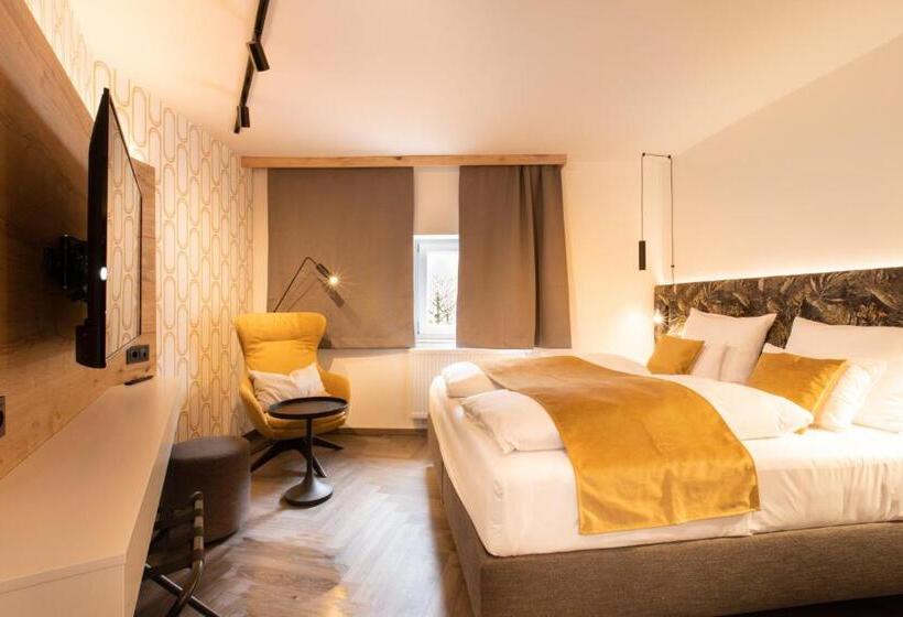 이코노미 룸, Am Paulusbogen