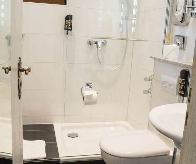 غرفة قياسية, Brunnenhof