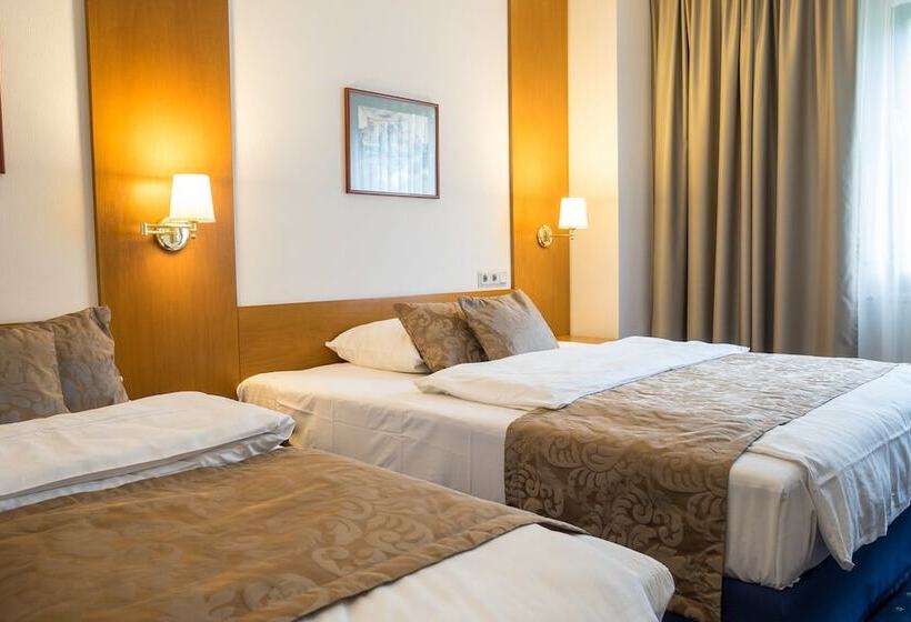 غرفة قياسية, Brunnenhof