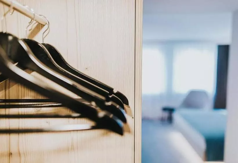 スタンダードルーム, Fischers
