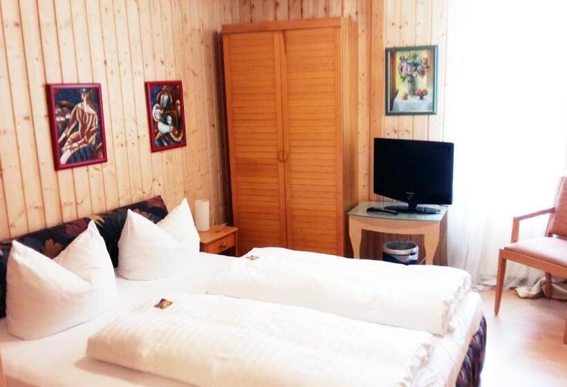 شقة غرفة واحدة, Goldener Anker