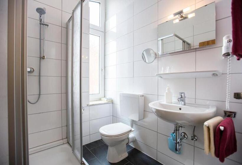 اتاق استاندارد یک نفره, Graf Waldersee