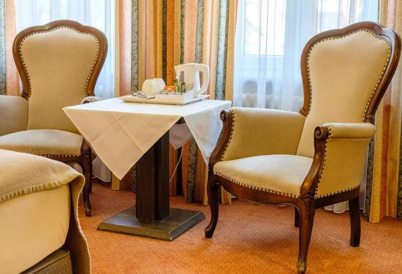 חדר קומפורט, Hohenstaufen