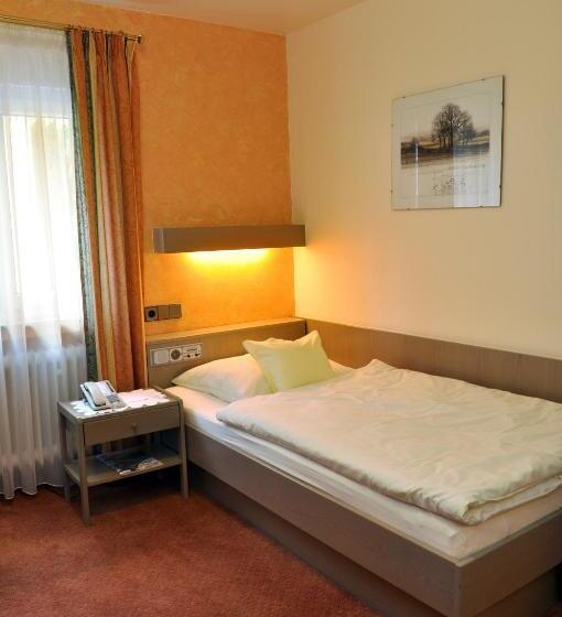 חדר יחיד בסיסי, Hohenstaufen