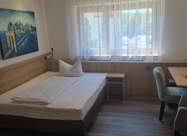 Quarto standart individual, Garni Krone