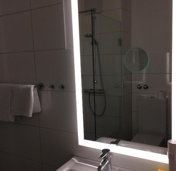 컴포트 싱글 룸, Schober