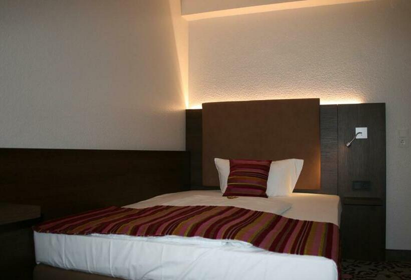 Номер Стандарт Индивидуальный, Parqéo Im A66