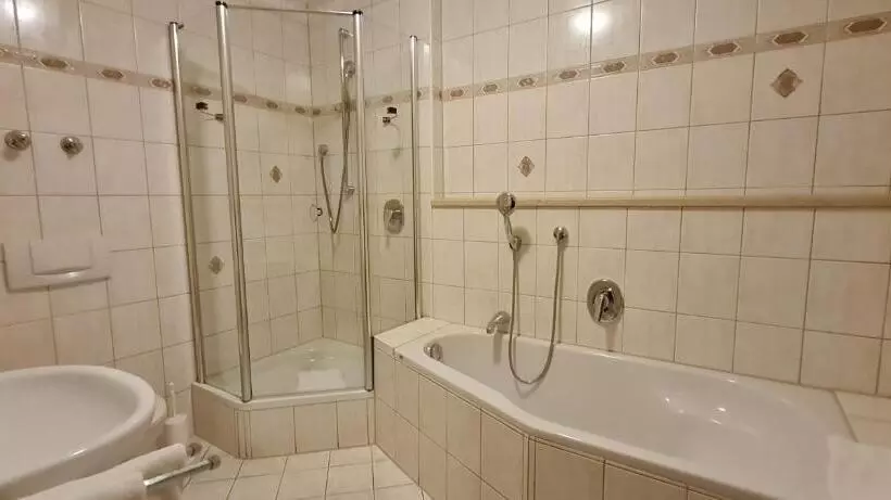 سوییت خانوادگی, Gasthof   Hotel Zur Post