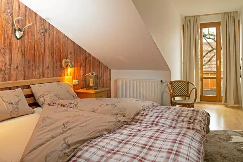 سوییت خانوادگی, Gasthof   Hotel Zur Post