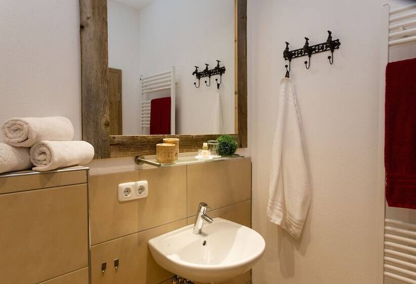 חדר סטנדרט לשלושה, Gasthof Zum Hirsch