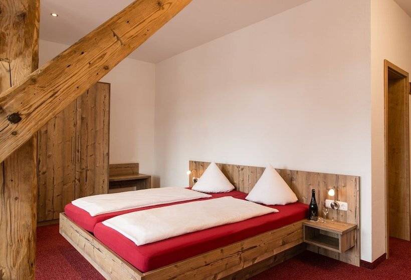 غرفة قياسية ثلاثية, Gasthof Zum Hirsch