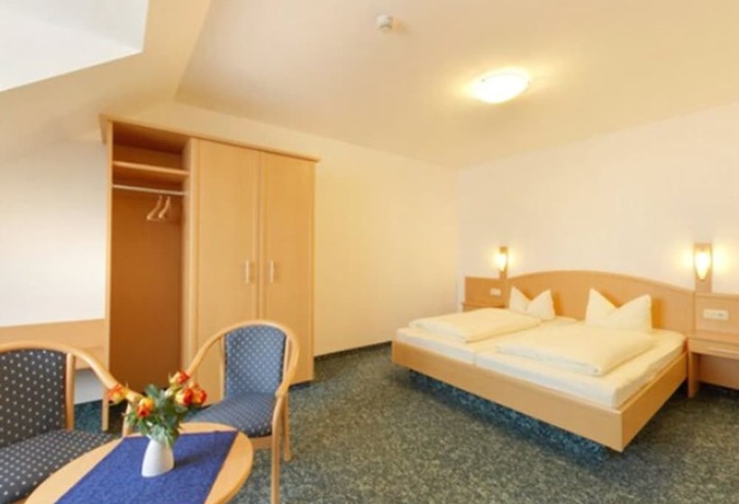 スタンダードトリプルルーム, Jagermo