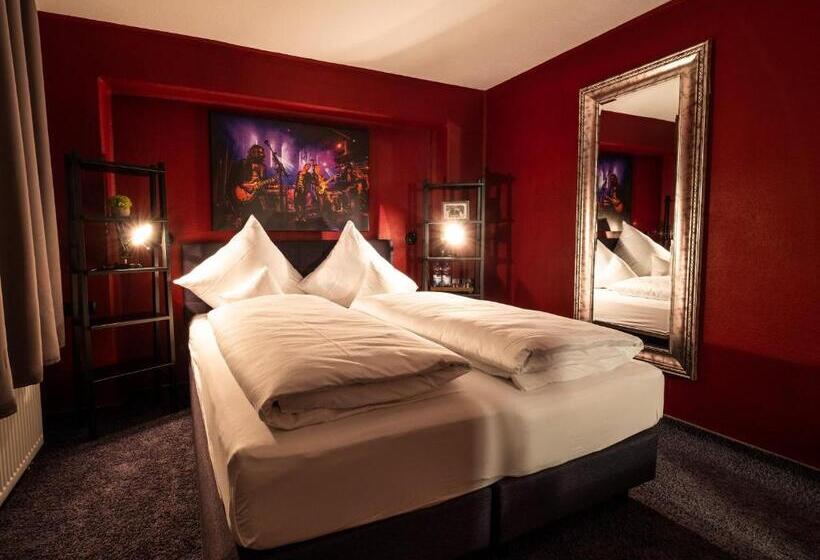 Номер Стандарт, Engel Hotel + Diner