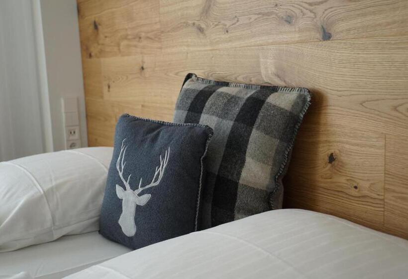 Quarto standard, Adler Botenheim