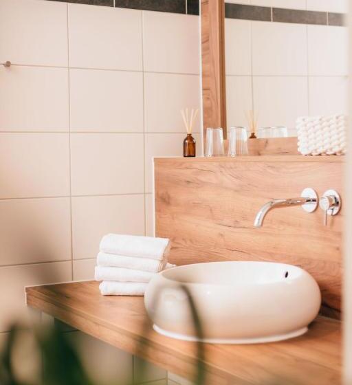 Семейный Номер, Andres