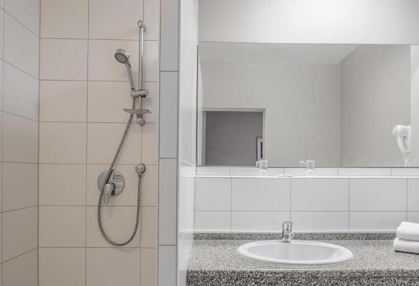 חדר סטנדרט לשלושה, Goller