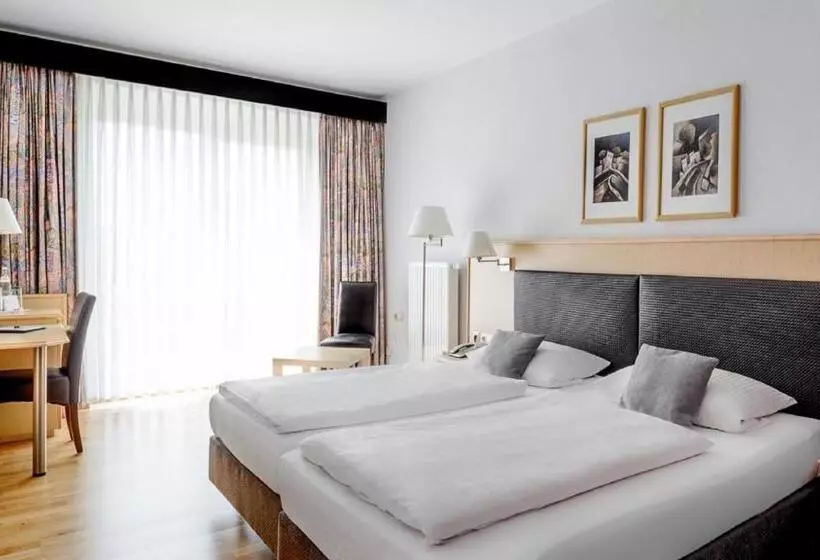 Quarto Comfort, Goller