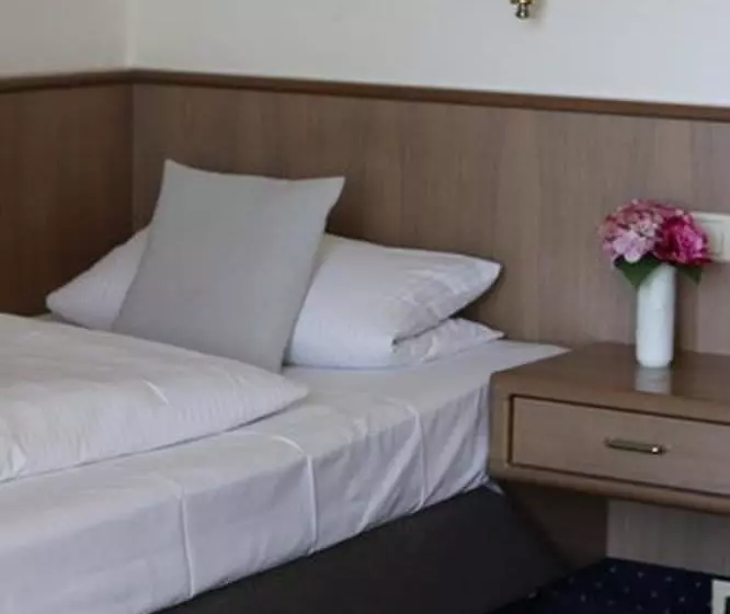 Quarto standart individual, Goller