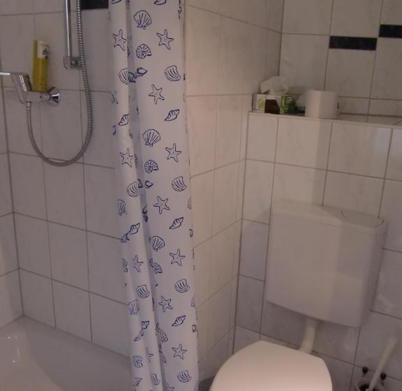 חדר סטנדרט יחיד, Grünwald