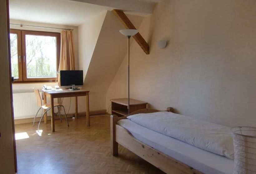 חדר סטנדרט יחיד, Grünwald