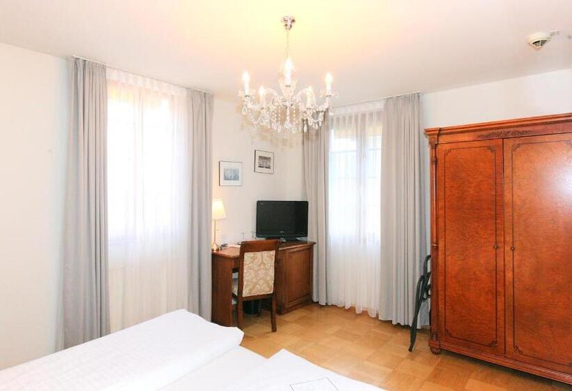 스탠다드 룸, Rathausglöckel