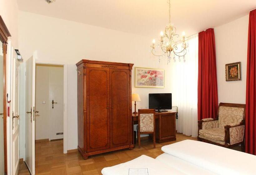 컴포트 트리플 룸, Rathausglöckel