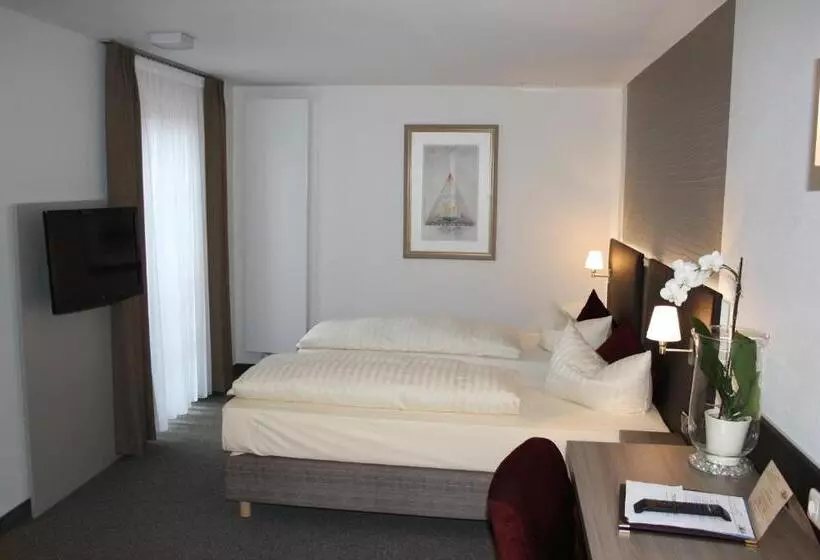 Standard Triple Room, Landhotel Geiselwind