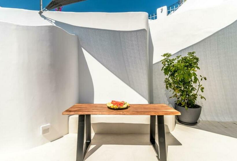 자쿠지 스위트, Anila Suites