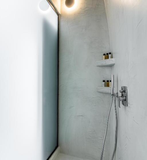 자쿠지 스위트, Anila Suites