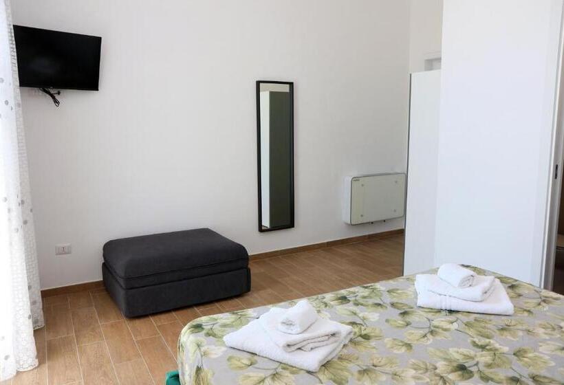 标准间带阳台, Antares Rooms