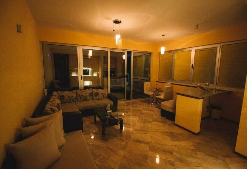 آپارتمان 1 خوابه با چشمانداز استخر, Liana