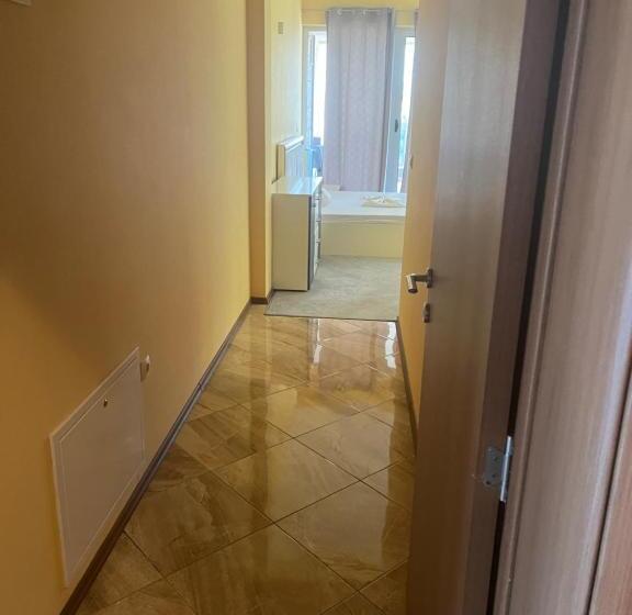 آپارتمان 1 خوابه با چشمانداز استخر, Liana