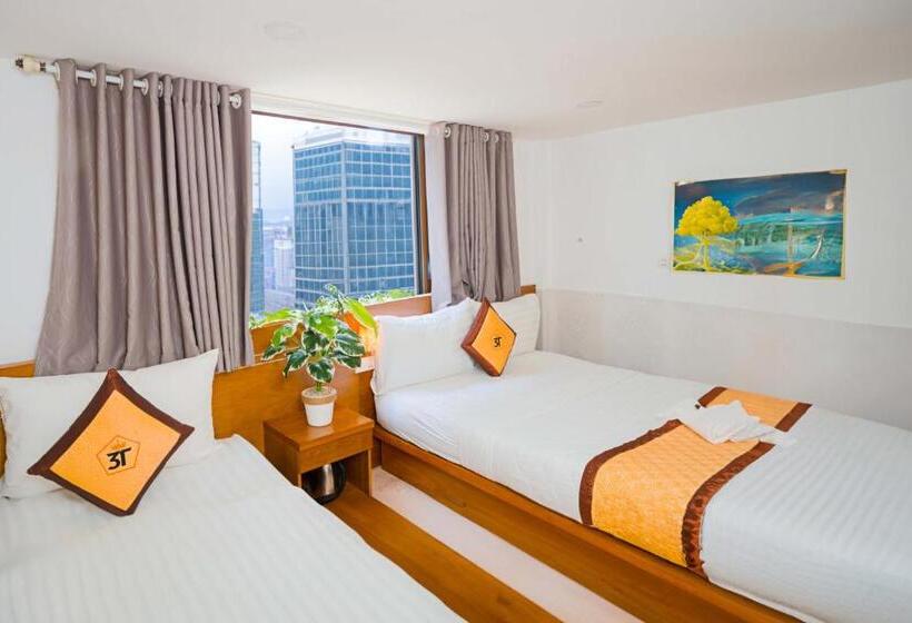 اتاق استاندارد سه نفره, Felix