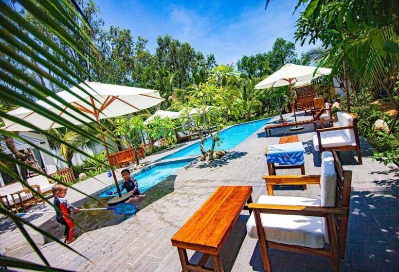 اتاق استاندارد با چشم‌انداز استخر, Hoang Phuc Resort
